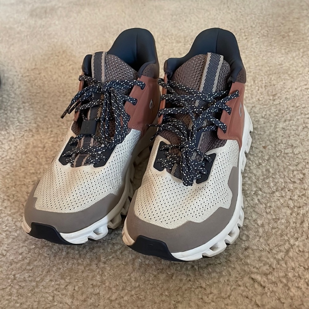 Worn once ON Running high top sneakers!